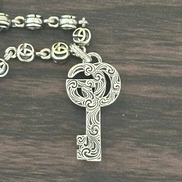Gucci
GG Marmont key pendant necklace - Picture 5 of 7